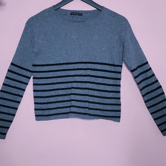 Brandy Melville Striped Pullover Crewneck Sweater - Picture 2 of 13